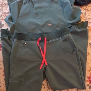 Figs Green Scrub Set with Pink Accent